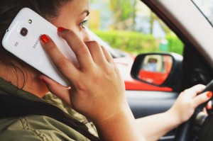 person-woman-smartphone-car (3)